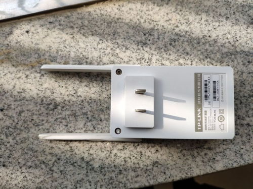 闲置电子设备转让 19寸液晶显示器与无线中继器